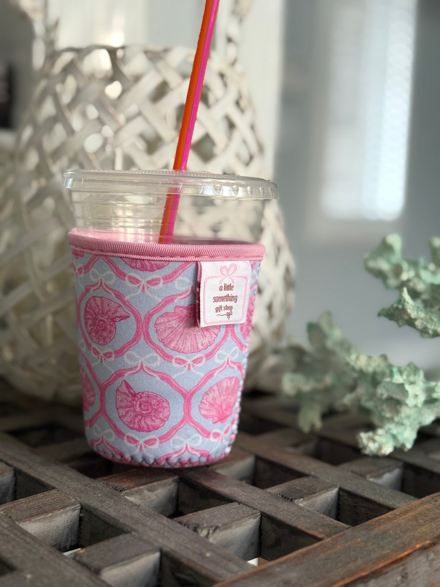 Pink Shells & Bows Coffee Sleeve β Small (16β18 oz) ππ